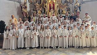 Die Viechtacher Kommunionkinder in der Pfarrkirche Sankt Augustinus