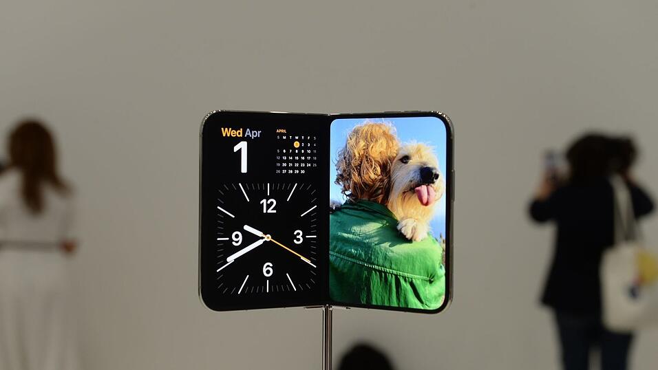 Auf dem iPhone Duo können zwei Apps nebeneinander laufen. Auf dem iPhone Duo können zwei Apps nebeneinander laufen.
