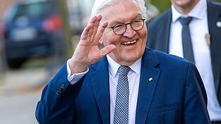 Auf Einladung des französischen Präsidenten Emmanuel Macron reist Bundespräsident Frank-Walter Steinmeier am Donnerstag zu einem zweitägigen Staatsbesuch nach Frankreich. Auf Einladung des französischen Präsidenten Emmanuel Macron reist Bundespräsident Frank-Walter Steinmeier am Donnerstag zu einem zweitägigen Staatsbesuch nach Frankreich.