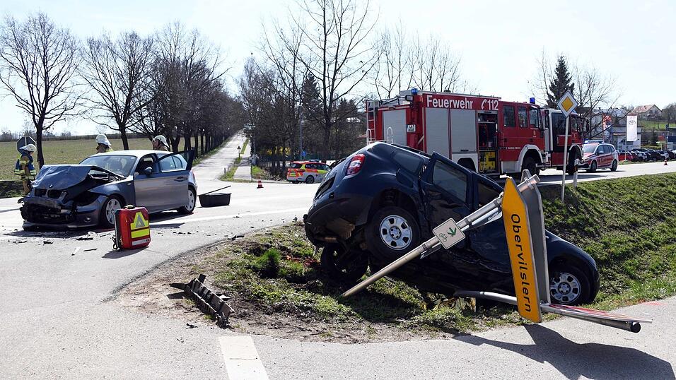 An einer Kreuzung in Velden sind zwei Autos zusammengestoßen.