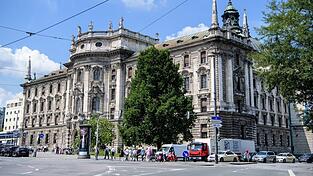 Der Jesuitenpater Alt hatte sich im Oktober 2022 bei einer Straßenblockade von Klimaaktivisten vor dem Münchner Justizministerium beteiligt. (Symbolbild)