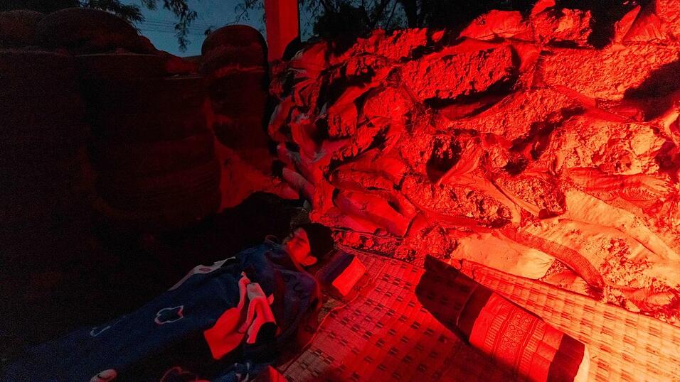 Viele Anwohner der Grenzregion sind wegen der neuen Kämpfe auf der Flucht. Viele Anwohner der Grenzregion sind wegen der neuen Kämpfe auf der Flucht.