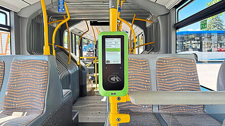 So schauen die Validatoren aus, die ab Anfang 2027 in den Linienbussen montiert sind.