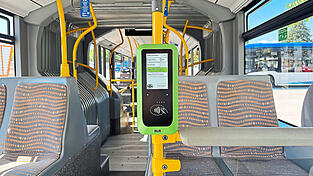 So schauen die Validatoren aus, die ab Anfang 2027 in den Linienbussen montiert sind.