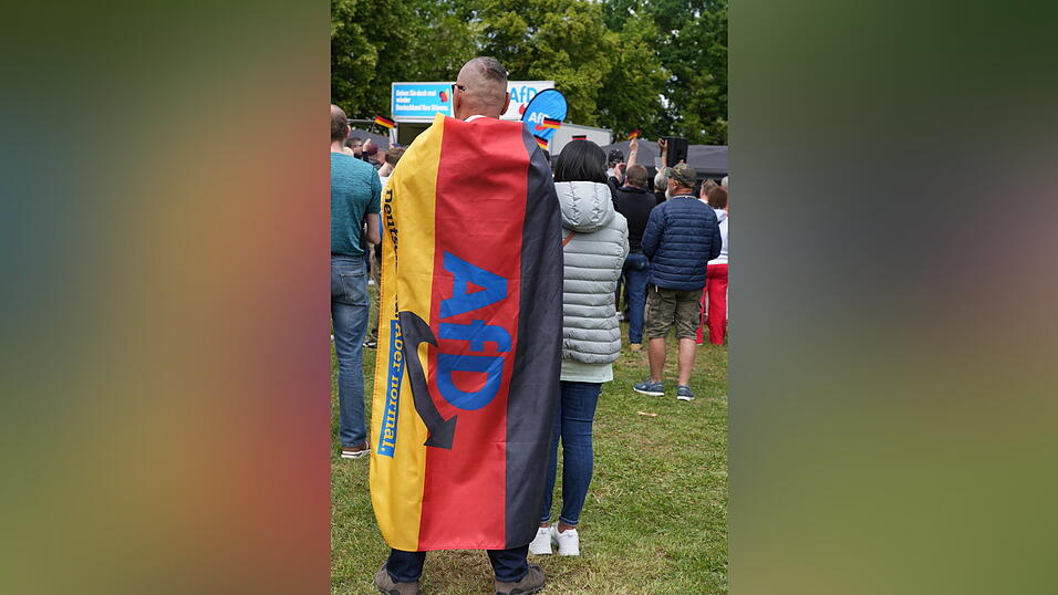Ein Blick auf die Besucher zeigt: Die AfD ist hier mehr Bewegung, als nur Partei. Ein Blick auf die Besucher zeigt: Die AfD ist hier mehr Bewegung, als nur Partei.