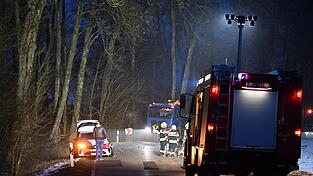 Bei einem Verkehrsunfall auf einer Staatsstra&szlig;e bei Altfraunhofen wurde eine 33-J&auml;hrige verletzt.