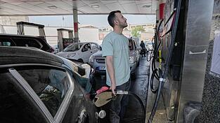 Sind Ger&uuml;chte in sozialen Medien der Grund f&uuml;r den Ansturm auf Tankstellen in Teheran? (Archivbild)