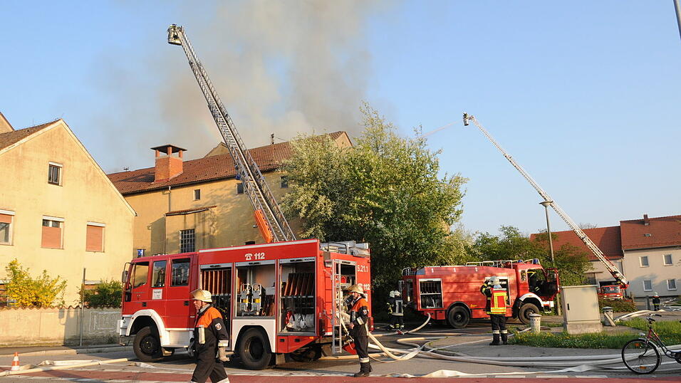 Großbrand einer ehemaliegen Ziegelei in Straubing. (Foto: Ulli Scharrer) Großbrand einer ehemaliegen Ziegelei in Straubing. (Foto: Ulli Scharrer)