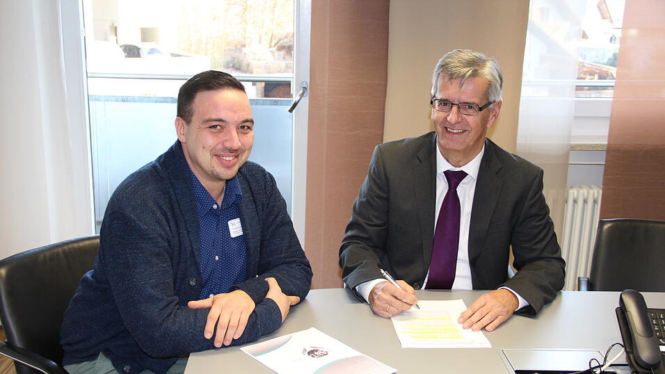 Der Vorstand der Kreiskliniken Bogen-Mallersdorf, Robert Betz (rechts), und Christian Bräu, Pflegedienstleiter, erzählen von der Palliativversorgung in der Kreisklinik Mallersdorf. Der Vorstand der Kreiskliniken Bogen-Mallersdorf, Robert Betz (rechts), und Christian Bräu, Pflegedienstleiter, erzählen von der Palliativversorgung in der Kreisklinik Mallersdorf.