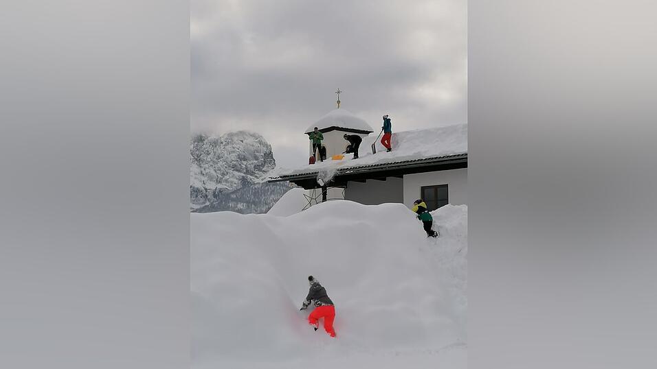 Besondere Herausforderungen für die Erwachsenen und Spaß für die Kinder brachte der Winter 2020/21 mit extremen Schneehöhen in Iselsberg-Stronach. Besondere Herausforderungen für die Erwachsenen und Spaß für die Kinder brachte der Winter 2020/21 mit extremen Schneehöhen in Iselsberg-Stronach.