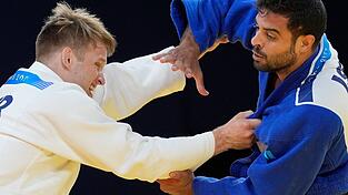 Judoka Timo Cavelius (l) wurde nach einer Prügelattacke in der Bundesliga im Krankenhaus operiert. (Archivbild) Judoka Timo Cavelius (l) wurde nach einer Prügelattacke in der Bundesliga im Krankenhaus operiert. (Archivbild)