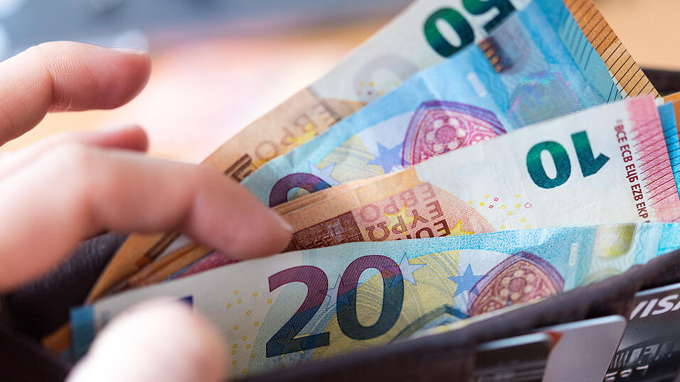 In Deutschland ist die Sorge vor Wohlstandsverlust nach einer repr&auml;sentativen Studie deutlich gr&ouml;&szlig;er als vor einer Ansteckung mit dem neuen Coronavirus.