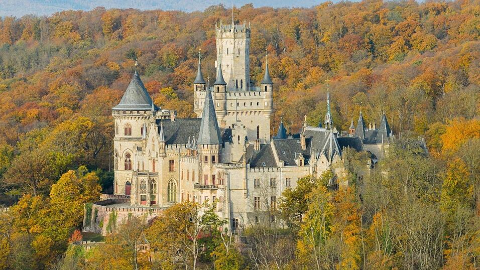 Schloss Marienburg bei Hannover verwandelt sich in «Maxton Hall» in ein britisches Eliteinternat. Schloss Marienburg bei Hannover verwandelt sich in «Maxton Hall» in ein britisches Eliteinternat.