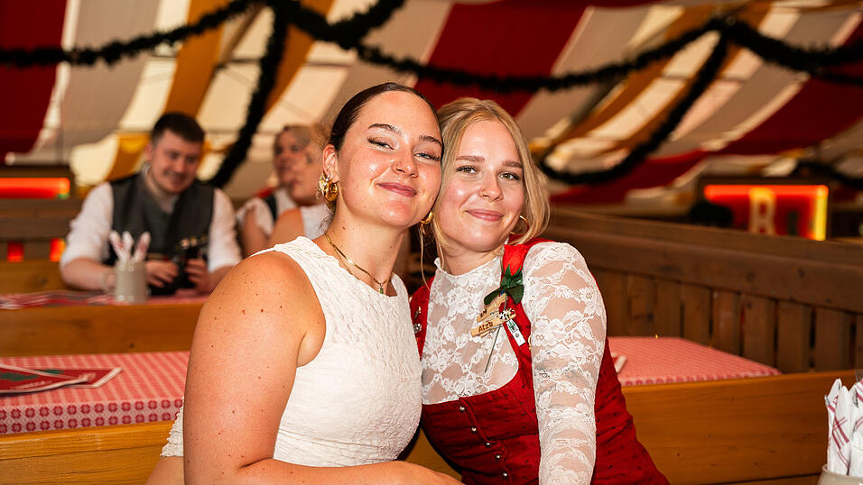 Die Partybilder vom Sonntag, 16. August, aus dem Festzelt Krönner. Die Partybilder vom Sonntag, 16. August, aus dem Festzelt Krönner.