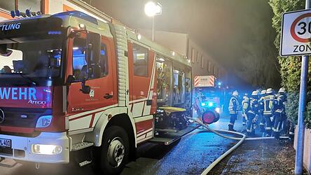 Schon wieder mussten Kräfte der Freiwilligen Feuerwehren Plattling und Pankofen zu einem Brand in einem Plattlinger Wohngebiet ausrücken.
