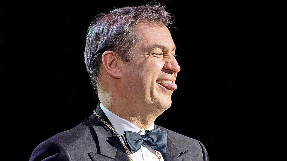 S&ouml;der bekommt den Karl-Valentin-Orden im Deutschen Theater verliehen.