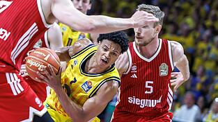 Alba steht im vierten Finalspiel gegen Bayern unter Siegdruck. (Archivbild) Alba steht im vierten Finalspiel gegen Bayern unter Siegdruck. (Archivbild)