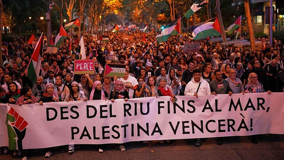 Medienberichten zufolge beteiligten sich in Spanien vor allem Studenten an den Protesten gegen Israel und Solidaritätskundgebungen für Palästinenser.