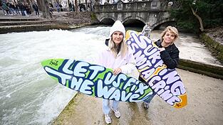 Aufgerufen zu der Kundgebung hatte unter anderem der Surfclub München. Aufgerufen zu der Kundgebung hatte unter anderem der Surfclub München.