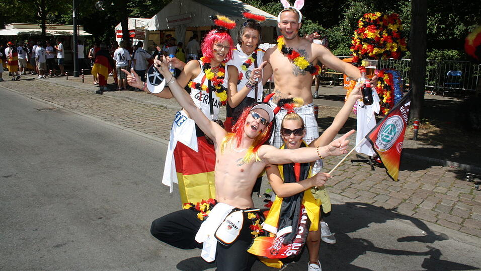 Christian Fertl war am Sonntag auf der Fanmeile in Berlin und erlebte dort das Achtelfinale gegen England auf Gro&szlig;leinwand.