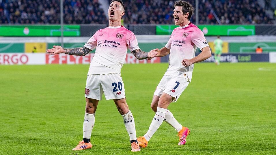 Álex Grimaldo sorgte per Freistoß für das 1:0 für Bayer Leverkusen. Álex Grimaldo sorgte per Freistoß für das 1:0 für Bayer Leverkusen.