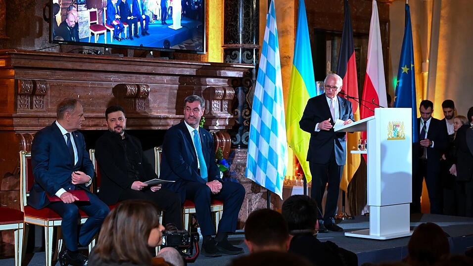 Stellvertretend f&uuml;r den Mut und die Kraft der Ukrainer im Krieg gegen Russland nahm Pr&auml;sident Wolodymyr Selenskyj den Ewald-von-Kleist-Preis entgegen.