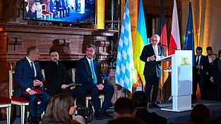 Stellvertretend f&uuml;r den Mut und die Kraft der Ukrainer im Krieg gegen Russland nahm Pr&auml;sident Wolodymyr Selenskyj den Ewald-von-Kleist-Preis entgegen.