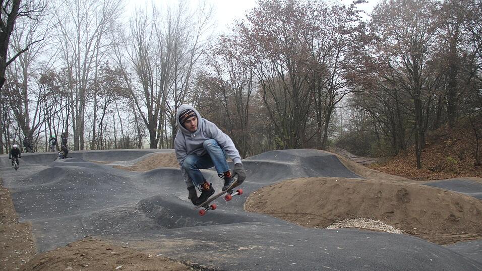 Wer mag, der kann an der Hipjump auch abheben. Es gibt aber auch Alternativen zum Fliegen. Wer mag, der kann an der Hipjump auch abheben. Es gibt aber auch Alternativen zum Fliegen.