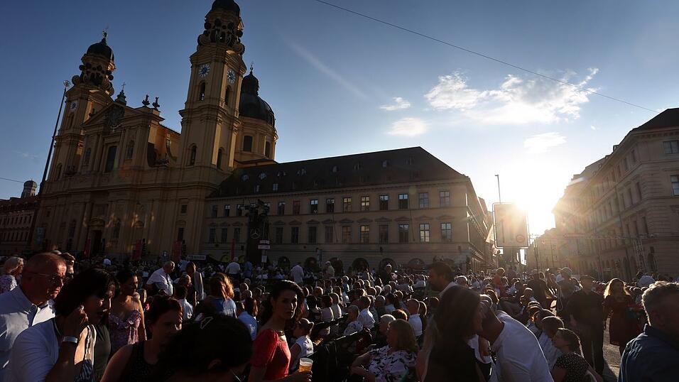 Tausende Zuschauer kommen jedes Jahr zu «Klassik am Odeonsplatz» (Archivbild) Tausende Zuschauer kommen jedes Jahr zu «Klassik am Odeonsplatz» (Archivbild)