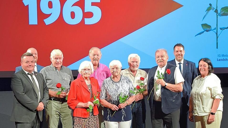 Die Geehrten, die seit sechs Jahrzehnten dabei sind. Die Geehrten, die seit sechs Jahrzehnten dabei sind.