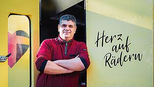 Kaffeemacher, Hausmeister, Manager, Sozialarbeiter: B&uuml;lent Askar (50) k&uuml;mmert sich f&uuml;r die Stiftung &bdquo;&rsquo;s M&uuml;nchner Herz&ldquo; darum, dass Hilfe unb&uuml;rokratisch ankommt.