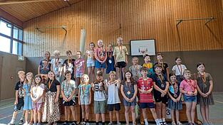 Wie bei einem großen Sportereignis wurden die besten bei Bundesjugendspielen in Leichtathletik mit Medaillen ausgezeichnet. Wie bei einem großen Sportereignis wurden die besten bei Bundesjugendspielen in Leichtathletik mit Medaillen ausgezeichnet.