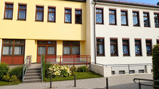 Betrieb auf Zeit: Bis die Schule in Waffenbrunn saniert und erweitert ist, lebt die Willmeringer Schule weiter.