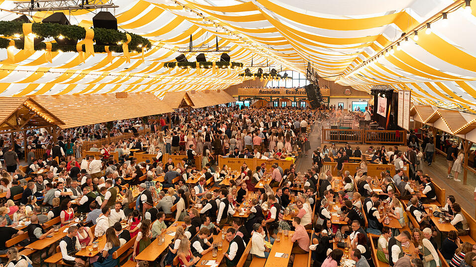 Die Partybilder vom Montag, 19. August, aus dem Festzelt Nothaft. Die Partybilder vom Montag, 19. August, aus dem Festzelt Nothaft.