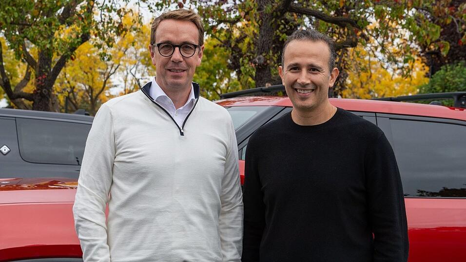 Carsten Helbing (l) und Wassym Bensaid führen das Gemeinschaftsunternehmen von VW und Rivian.