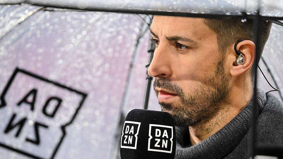 Sami Khedira hat sich deutlich zur Diskussion um Manuel Neuer positioniert. Sami Khedira hat sich deutlich zur Diskussion um Manuel Neuer positioniert.