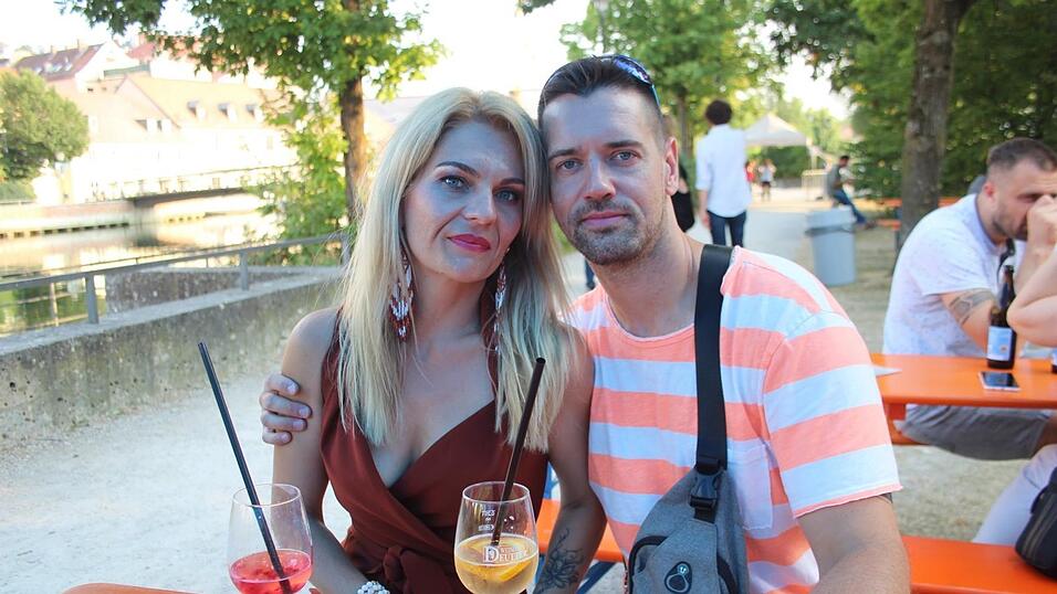 Die Besucher genossen den ersten Abend des Sommergartens auf der Mühleninsel. Die Besucher genossen den ersten Abend des Sommergartens auf der Mühleninsel.