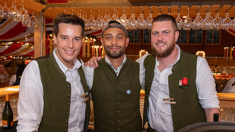 Die Partybilder vom Sonntag, 13. August 2023, aus dem Festzelt Krönner. Die Partybilder vom Sonntag, 13. August 2023, aus dem Festzelt Krönner.