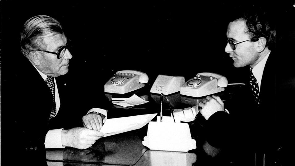 Der fr&uuml;here Landrat des Landkreises Straubing-Bogen, Franz Xaver Hafner, mit Ingo Wei&szlig; (r.), der damals CSU-Landtagsabgeordneter war.