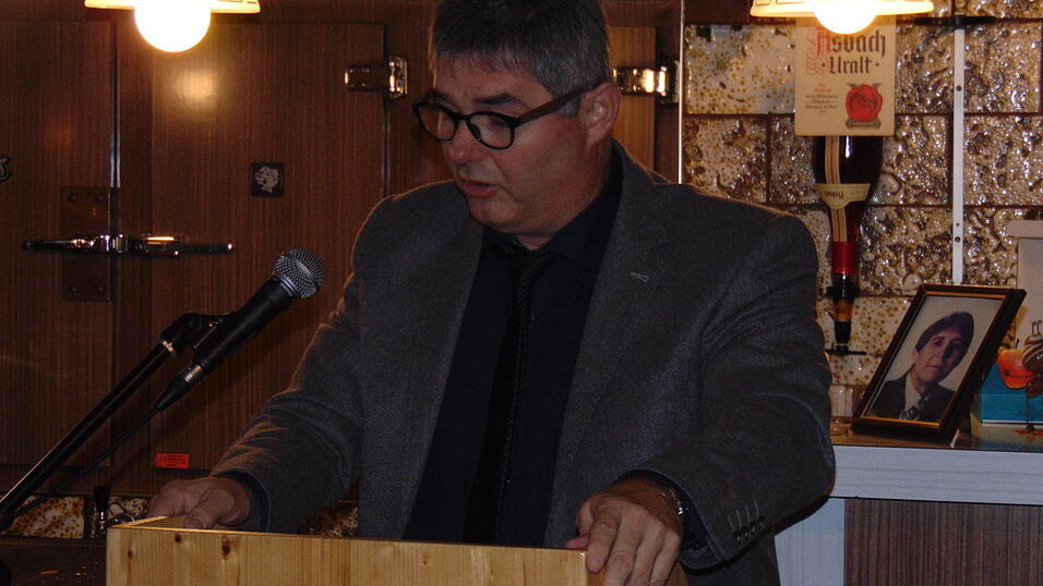 Will nur Ziele anstreben, die man auch erreichen kann: Hans Eigner, B&uuml;rgermeisterkandidat der Listenvereinigung CSU/UBL, bei seiner Vorstellungsrede.