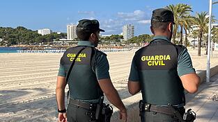 Die spanische Polizeieinheit Guardia Civil hat einen Italiener unter dem Verdacht festgenommen, seine deutsche Partnerin umgebracht zu haben. (Symbolbild) Die spanische Polizeieinheit Guardia Civil hat einen Italiener unter dem Verdacht festgenommen, seine deutsche Partnerin umgebracht zu haben. (Symbolbild)