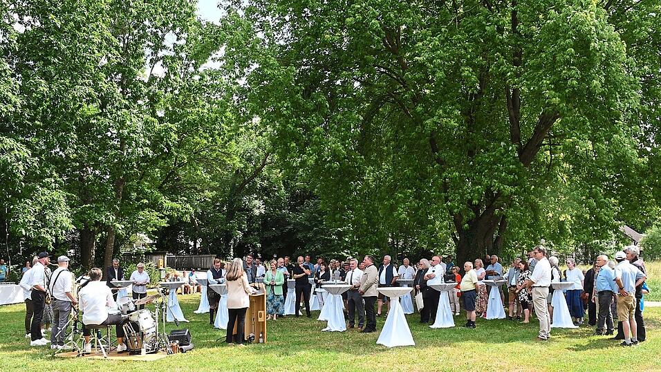 In einer angenehm famili&auml;ren Atmosph&auml;re fand am Donnerstagnachmittag die offizielle Einweihung des Generationenparks am Balkspitz statt. Die gro&szlig;z&uuml;gige Parkanlage im Herzen der Stadt erwies sich als Platz mit einem besonderen Ambiente.