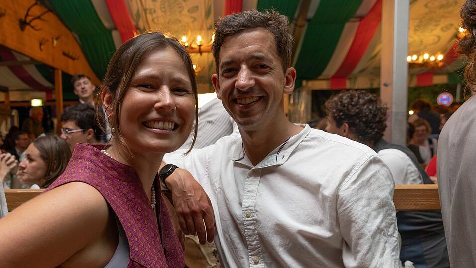 Als die Kapelle Josef Menzl am Montag, 10. August, im Festzelt Weckmann aufspielte, war die Stimmung ausgelassen. Als die Kapelle Josef Menzl am Montag, 10. August, im Festzelt Weckmann aufspielte, war die Stimmung ausgelassen.