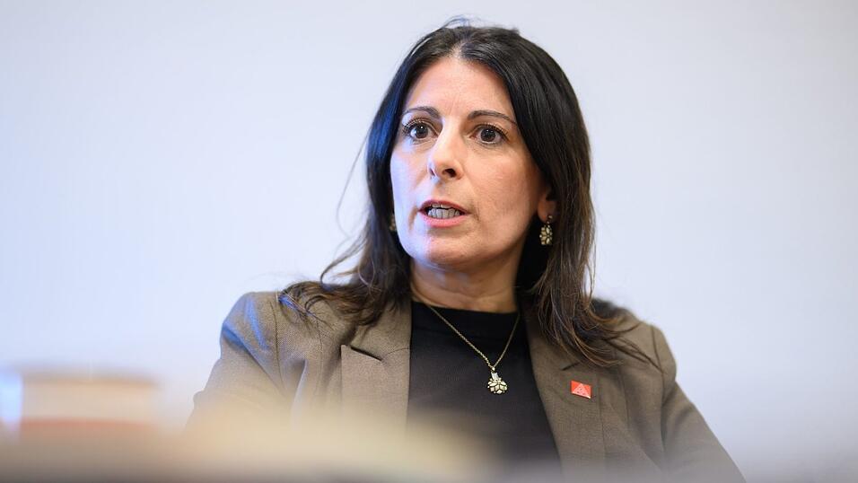 Cavallo will die Schlie&szlig;ung von Autowerken verhindern &ndash; m&ouml;glicherweise auch mit Hilfe der R&uuml;stungsindustrie.