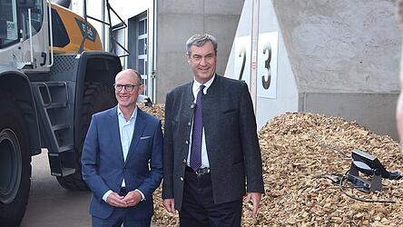 Bayernwerk-Vorstand Egon Westphal zusammen mit Bayerns Ministerpr&auml;sident Markus S&ouml;der.&nbsp;