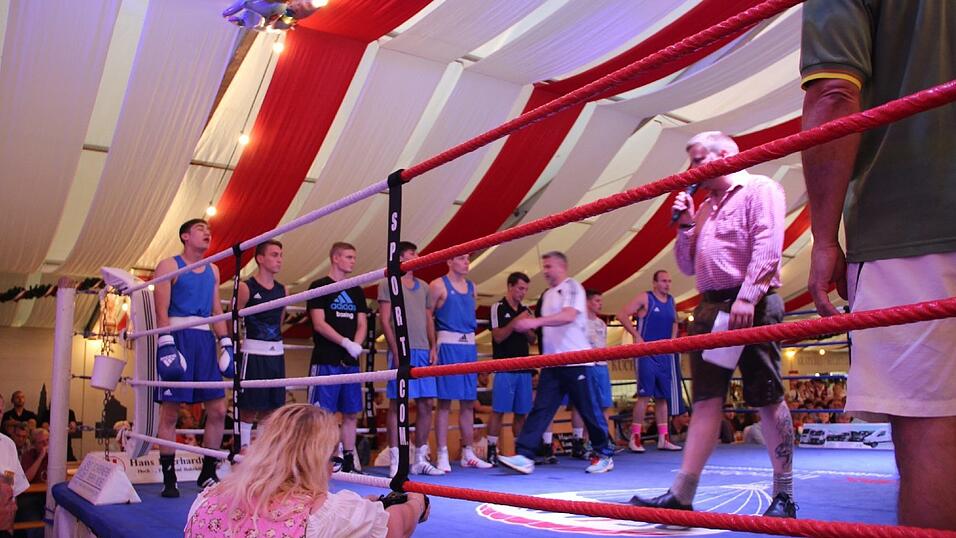 Im Lechner-Festzelt hie&szlig; es am Sonntag wieder 'Let&acute;s get ready to rumble'.