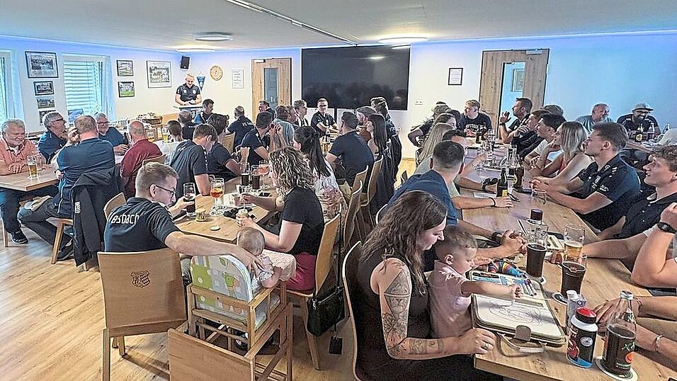 Volles Haus im Teisbacher Sportheim. Volles Haus im Teisbacher Sportheim.