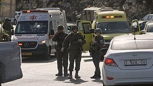 Israel startet nach eigenen Angaben eine «Anti-Terror-Operation» im Raum Hebron. Israel startet nach eigenen Angaben eine «Anti-Terror-Operation» im Raum Hebron.