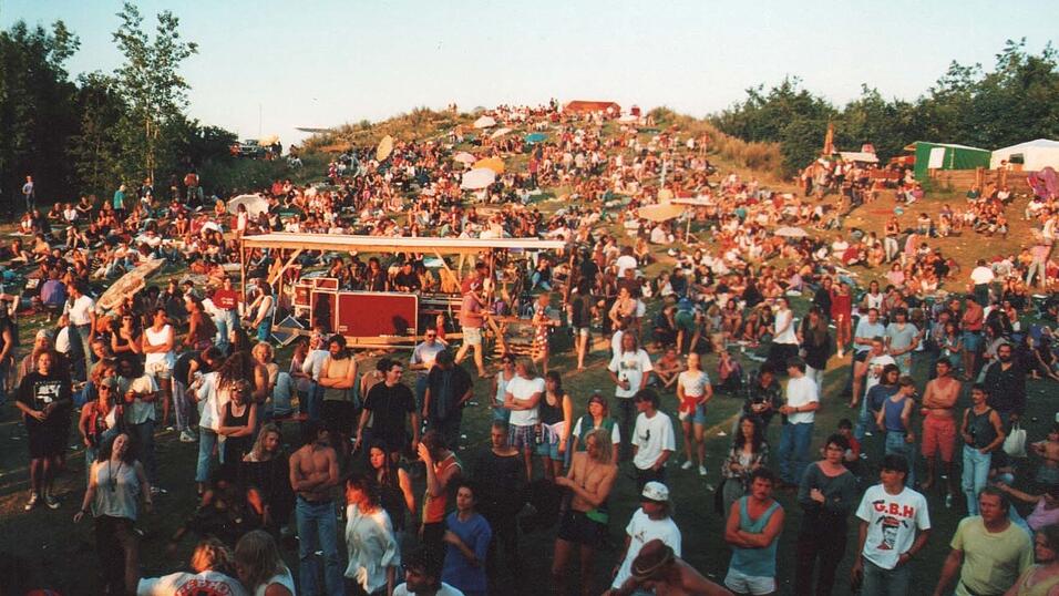 1993: Auch in Schierling wurde gefeiert. Das Festival feiert dieses Jahr 30. Geburtstag. 1993: Auch in Schierling wurde gefeiert. Das Festival feiert dieses Jahr 30. Geburtstag.