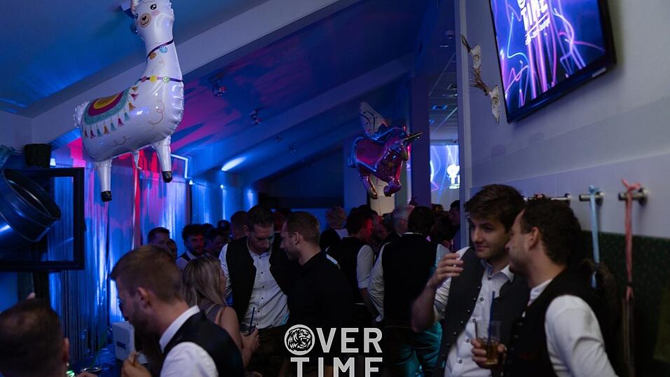 Auch am zweiten Volksfestfreitag schauten viele G&auml;ste im Overtime vorbei.